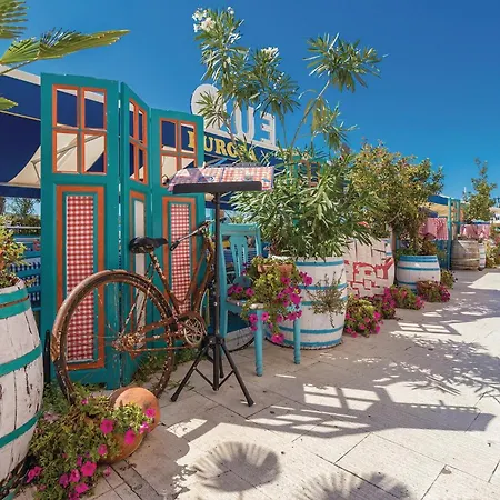 Stunning In Apartment Biograd Na Moru