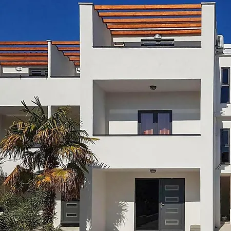 1 Bedroom Stunning In